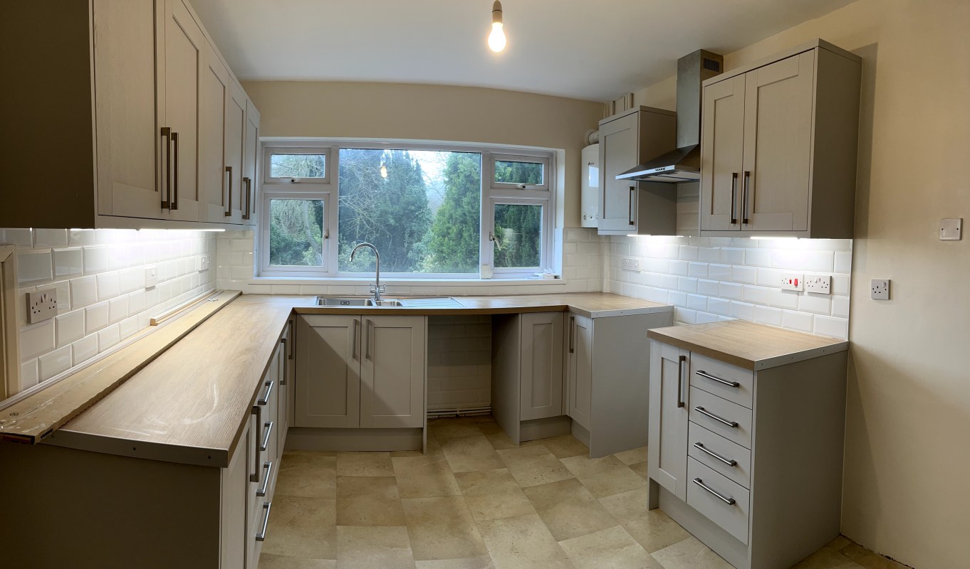 Kitchen Furniture, Worktop & Tiled Splashback Installation