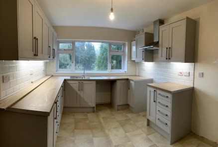 Kitchen Furniture, Worktop & Tiled Splashback Installation
