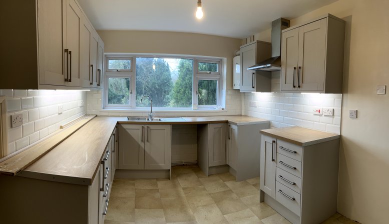 Kitchen Furniture, Worktop & Tiled Splashback Installation